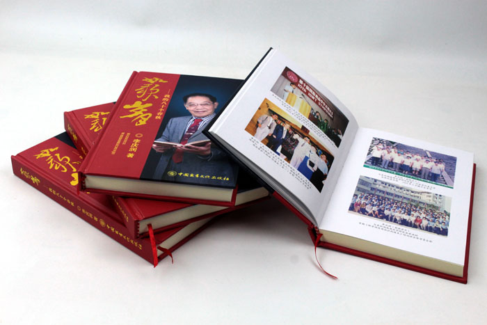 立足誠(chéng)信服務(wù)，客戶真誠(chéng)致謝為長(zhǎng)沙印刷廠日大彩印送來(lái)錦旗